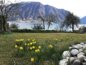 Big Apartment with Lake View and Three Bedrooms Sala Comacina